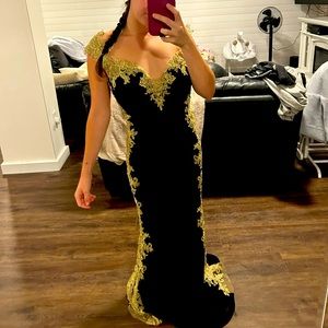 La femme dress. Size 12, black and gold. Like new condition